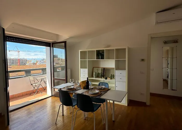 Isola- Attico Con Balcone